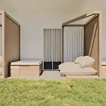 Avaton Hotel, Philian &