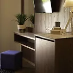 Avaton Hotel, Philian &