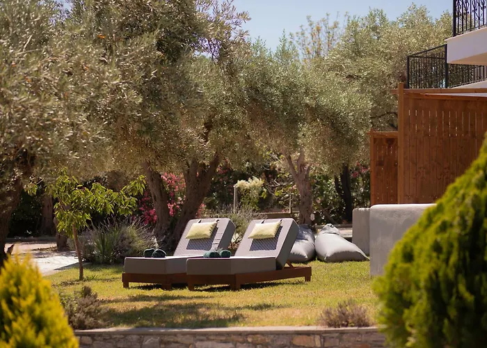 Avaton Hotel, Philian & Skiathos stad