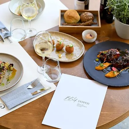 Avaton Hotel, Philian &