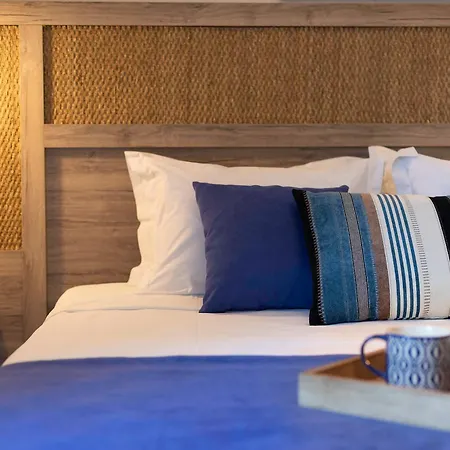 Avaton Hotel, Philian & فندق