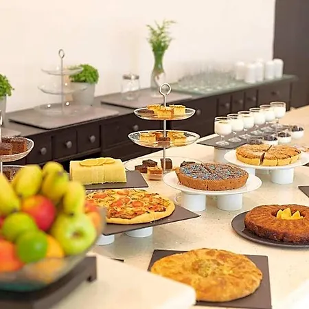 Avaton Hotel, Philian &