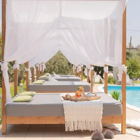Avaton Hotel, Philian &