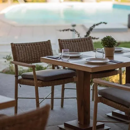 Avaton Hotel, Philian &