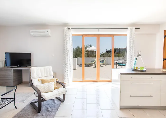 Avaton Hotel, Philian & Hotel