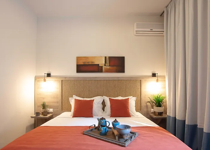 Avaton Hotel, Philian &