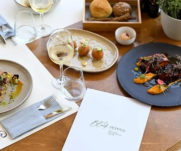 Avaton Hotel, Philian &