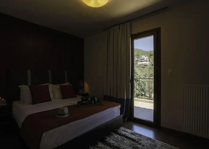 Avaton Hotel, Philian &