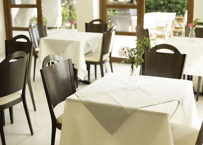 Avaton Hotel, Philian &