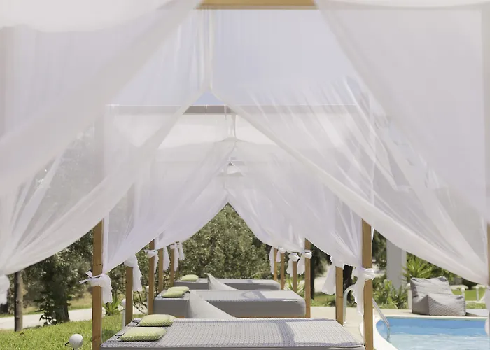 Avaton Hotel, Philian &