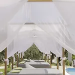 Avaton Hotel, Philian &
