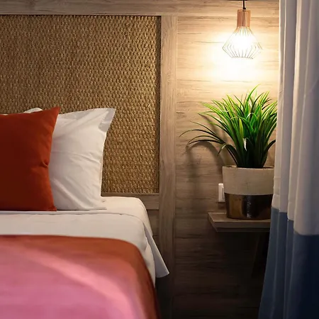 Avaton Hotel, Philian &