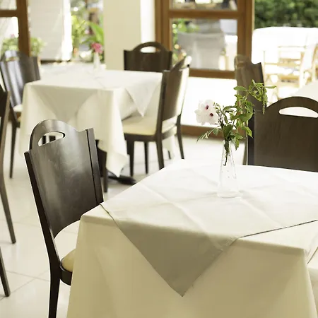 Avaton Hotel, Philian &