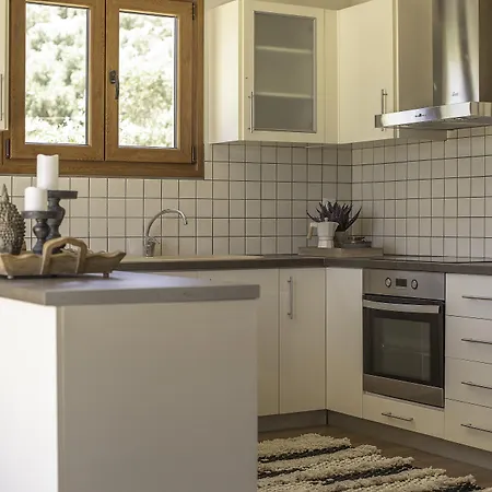 Avaton Hotel, Philian & Szálloda 4*